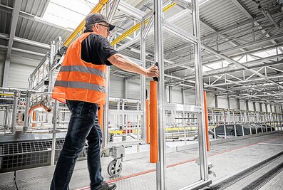 Les garde-corps transversaux peuvent être déplacés le long des voies par le principe de l'homme mort. | © MUNK GmbH