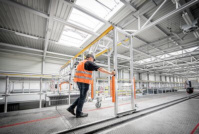 Les garde-corps transversaux peuvent être déplacés le long des voies par le principe de l'homme mort. | © MUNK GmbH