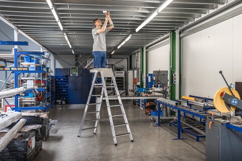 Sicherheits-Stufen-Stehleiter | © MUNK GmbH