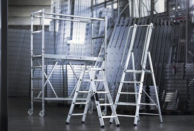 Ob Leitern, Rollgerüste, Podeste oder Treppen und Überstiege: Über 2.500 Produkte aus dem Standardsortiment finden sich im neuen Steigtechnik-Ratgeber wieder. | © MUNK GmbH