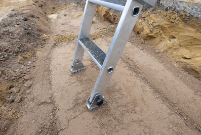The steps of the new stepped pit ladder are equipped with the clip-step R13 anti-slip tread. | © MUNK GmbH
