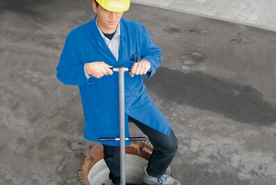 Access aids minimise the risk of accidents and ensure maximum working safety at a hazardous point: the transition from the shaft to the ground surface. | © MUNK GmbH