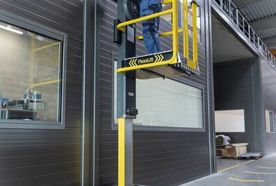 Whether installation, maintenance or repair work: With the FlexxLift from Munk Günzburger Steigtechnik, the user is always in an all-round safe working area. | © MUNK GmbH