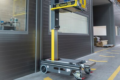 Whether installation, maintenance or repair work: With the FlexxLift from Munk Günzburger Steigtechnik, the user is always in an all-round safe working area. | © MUNK GmbH