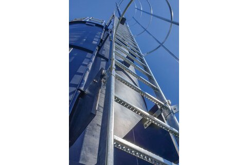 L'accès sécurisé aux silos est assuré par la technique d'accès fixe, qui peut être assemblée individuellement grâce au système modulaire. | © MUNK GmbH