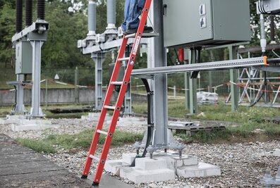 Munk Günzburger Steigtechnik presents the new step straight ladder made of glass-fibre reinforced plastic (GRP) at Bau 2023. | © MUNK GmbH