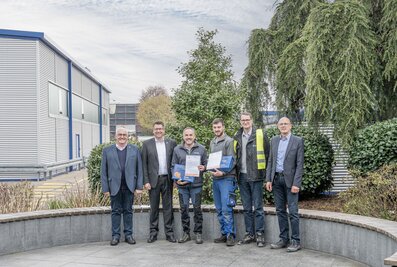 The Munk Group has been awarded the BGHM safety prize twice, pictured from left: Ferdinand Munk, Alexander Werdich (both managing directors), the idea creators Bernd Weilbach and Florian Kluth, Marc-Manuel Freitag from the BGHM and safety engineer Markus Horn. | © MUNK GmbH
