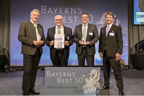 The Munk Group has once again been awarded the Bavaria's Best 50 prize. In the photo, from left: State Secretary for Economic Affairs Roland Weigert, Ferdinand Munk (owner and Managing Director Munk Group), Alexander Werdich (also Managing Director) and Marcus von Goldacker, partner of the auditing company Mazars GmbH, representing the jury. | © Studio SX Heuser