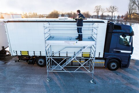 Sécurité sur la route : Les chauffeurs de camion peuvent dégager leurs véhicules de la neige et de la glace grâce aux installations de dégivrage de Günzburg. | © MUNK GmbH