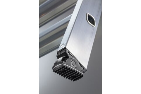 Le sabot d'échelle nivello avec technique d'inclinaison à 2 voies est considéré comme une référence en matière de flexibilité et de sécurité. | © MUNK GmbH