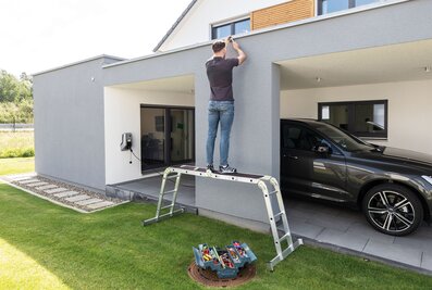 A multi-purpose ladder can be used not only as a stepladder and single ladder, but also as a work plank with the right wooden decking. | © MUNK GmbH