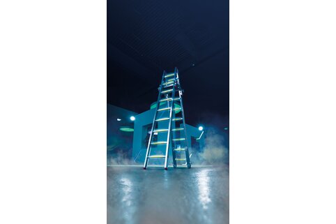 Grâce au revêtement à barreaux phosphorescents Glow, les forces d'intervention ne sont pas dans le noir la nuit. | © MUNK GmbH