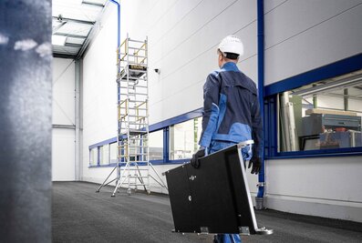 The new ergo platform from Munk Günzburger Steigtechnik offers top handling and a high level of comfort. It is up to 40 per cent lighter than conventional scaffolding platforms. | © MUNK GmbH