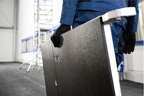 La nouvelle plate-forme ergo de Munk Günzburger Steigtechnik offre une excellente maniabilité et un grand confort. Elle est jusqu'à 40% plus légère que les plateformes d'échafaudage traditionnelles. | © MUNK GmbH