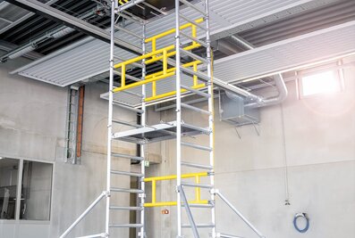 With the FlexxTower single-person scaffolding from Munk Günzburger Steigtechnik, users can reach working heights of up to around 6.10 metres. | © MUNK GmbH