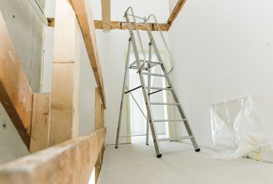 Munk Günzburger Steigtechnik a développé sa gamme des échelles à marches en tenant compte de toutes les normes et règles en vigueur - il en va de même pour l'échelle à plate-forme ML. | © MUNK GmbH