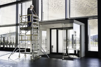 The popular FlexxTower single-person scaffolding ensures a high level of safety for all work - at a working height of up to 6.10 metres. | © MUNK GmbH