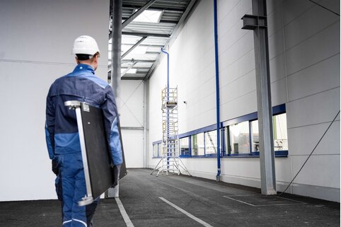 La nouvelle plate-forme Ergo de Munk Günzburger Steigtechnik offre une maniabilité optimale et un grand confort de transport. Elle est jusqu'à 40% plus légère que les plateformes d'échafaudage traditionnelles. | © MUNK GmbH