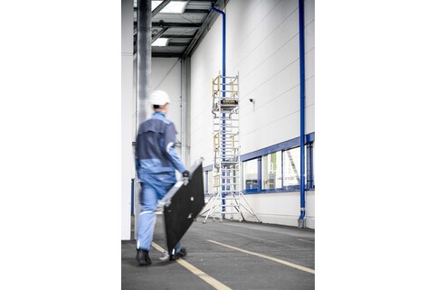 La nouvelle plate-forme Ergo de Munk Günzburger Steigtechnik offre une maniabilité optimale et un grand confort de transport. Elle est jusqu'à 40% plus légère que les plateformes d'échafaudage traditionnelles. | © MUNK GmbH