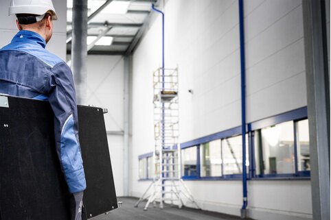 La nouvelle plate-forme Ergo de Munk Günzburger Steigtechnik offre une maniabilité optimale et un grand confort de transport. Elle est jusqu'à 40% plus légère que les plateformes d'échafaudage traditionnelles. | © MUNK GmbH