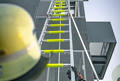 Erstmals dabei auf der RETTmobil: Die Seilzugleitern mit nachleuchtendem Glow-Sprossenbelag. | © MUNK GmbH