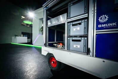 Les conteneurs roulants du THW pour les enfants sont notamment équipés de tronçonneuses pour enfants. | © MUNK GmbH