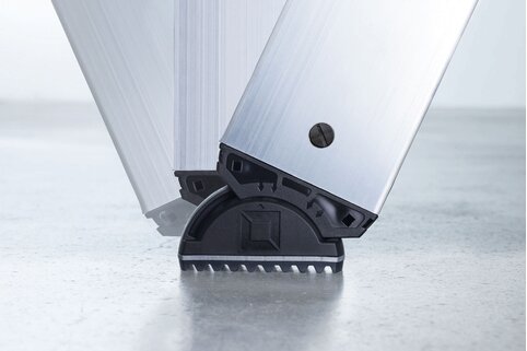 Le patin d'échelle nivello avec technique d'inclinaison à 2 voies est considéré comme une référence en matière de flexibilité et de sécurité. | © MUNK GmbH