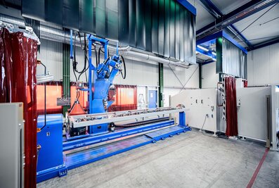 The new combination welding robot is the highlight of the new welding shop. It can weld aluminium and steel. | © MUNK GmbH