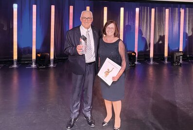 Ferdinand Munk wurde beim Großen Preis des Mittelstandes 2024 gemeinsam mit Ehefrau Ruth Munk mit dem Sonderpreis für das Lebenswerk ausgezeichnet. | © MUNK GmbH