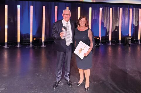 Se réjouissent du prix spécial pour l'œuvre de toute une vie : Ferdinand et Ruth Munk lors du Grand Prix des PME. | © MUNK GmbH