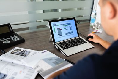 From the web browser to the façade: planners and users can design their perfect vertical ladder with the new vertical ladder configurator. | © MUNK GmbH