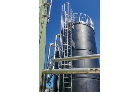 Les échelles à crinoline de Munk Günzburger Steigtechnik ont été conçues en tenant compte des normes pertinentes, par exemple la norme DIN EN ISO 14122-4 pour les échelles à crinoline fixes sur les installations mécaniques. | © MUNK GmbH