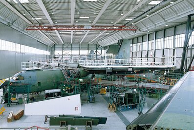 Contoured work platforms of the Munk Günzburger Steigtechnik enable the safe maintenance of tanks. | © Munk GmbH