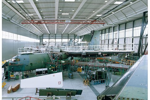 Contoured work platforms of the Munk Günzburger Steigtechnik enable the safe maintenance of tanks. | © Munk GmbH