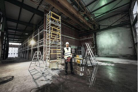Whether it's FlexxTower single-person scaffolding or TRBS-compliant ladders: quality manufacturers such as Munk Günzburger Steigtechnik offer the right access technology for safe working. | © MUNK GmbH
