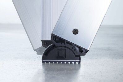 The nivello ladder shoe includes interchangeable foot plates with a wear indicator. This allows the user to flexibly equip the ladder for different areas of use and recognise the degree of wear. | © MUNK GmbH