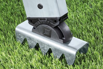 A special claw footplate for the nivello ladder shoe from Munk Günzburger Steigtechnik is ideal for use on uneven ground. | © MUNK GmbH
