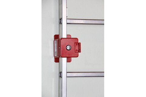 With the ladder holders from Munk Rettungstechnik, building operators can store fire service ladders with steps and rungs directly on site for emergency services and protect them from theft. | © MUNK GmbH