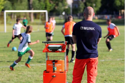 With the SafeCaddy "First Aid", first aiders have all the necessary aids quickly to hand. | © MUNK GmbH