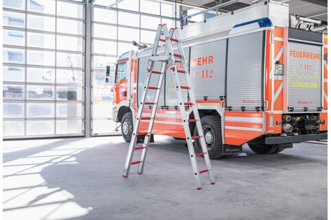 The ladder sections of the scaling ladder can also be converted into a stepladder using a scaling ladder connector. | © MUNK GmbH