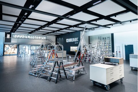 Auf einer Ausstellungsfläche von 540 m2 präsentiert die Munk Group im neuen Kundenzentrum Produkte aus allen Sortimentsbereichen. Foto: Tobias Atzkern/Munk Group | © Munk Group