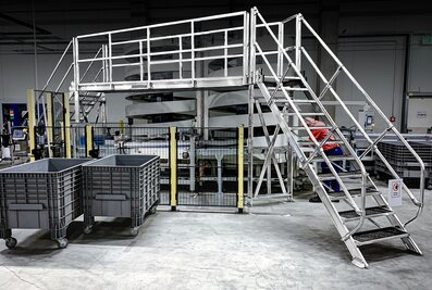 Munk Günzburger Steigtechnik bridging steps can be customised to meet individual requirements. They increase efficiency in production and transport systems and at the same time ensure maximum work safety. | © MUNK GmbH