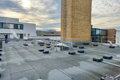 Tous les coupoles lumineux du bâtiment technique ont également été sécurisés par les garde-corps de sécurité. | © MUNK GmbH