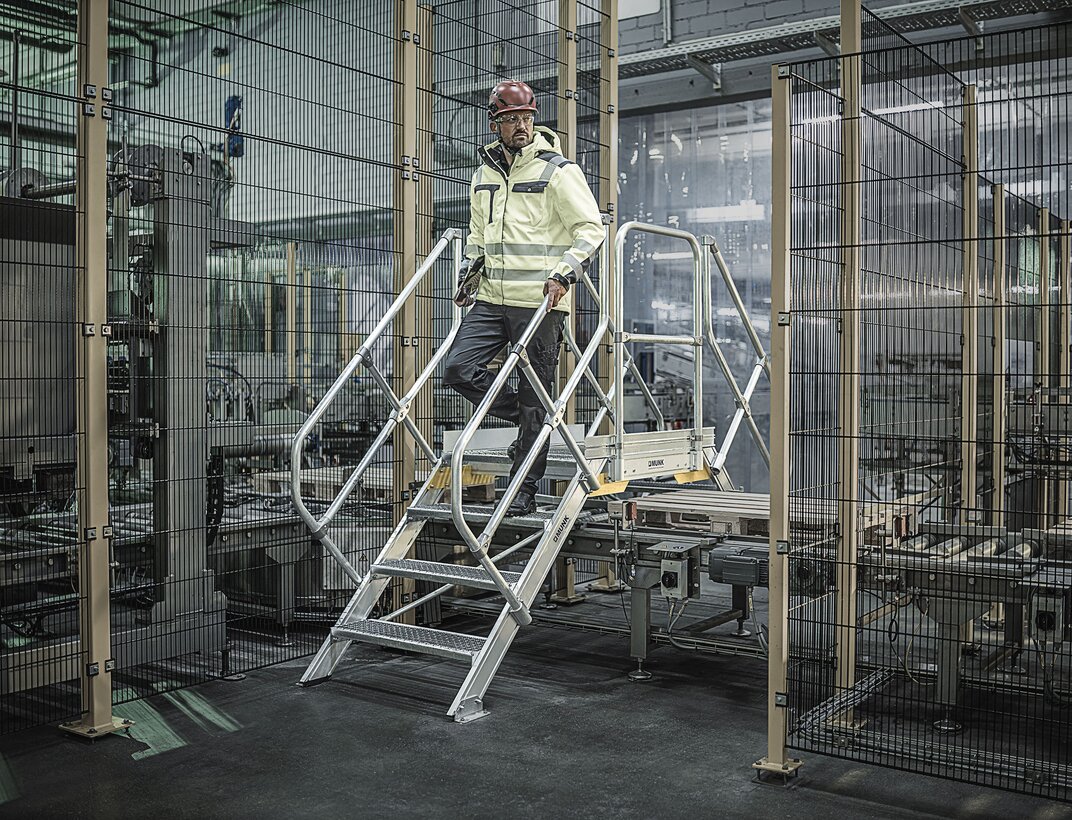 Les passerelles et les escaliers peuvent être assemblés individuellement à l'aide du configurateur de produits de Munk Günzburger Steigtechnik et, grâce à leur conception modulaire, ils peuvent également être modifiés et agrandis de manière flexible si nécessaire. | © MUNK GmbH