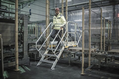 Les passerelles et les escaliers peuvent être assemblés individuellement à l'aide du configurateur de produits de Munk Günzburger Steigtechnik et, grâce à leur conception modulaire, ils peuvent également être modifiés et agrandis de manière flexible si nécessaire. | © MUNK GmbH