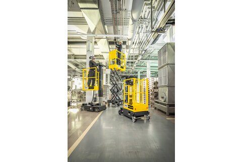 Die neuen FlexxLifte im Produktionseinsatz: Die mobilen Hubarbeitsbühnen unterstützen Wartungs- und Montagearbeiten auf unterschiedlichen Arbeitshöhen.  | © MUNK GmbH