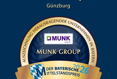 Das Siegel des Bayerischen Mittelstandspreises 2026 weist die MUNK Group aus Günzburg als Gewinner aus. | © Bayerischer Mittelstandspreis