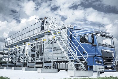 Sicherheit auf der Straße: Lkw-Fahrer können ihre Fahrzeuge mit Hilfe von Enteisungsanlagen aus Günzburg von Schnee und Eis befreien.  | © MUNK GmbH