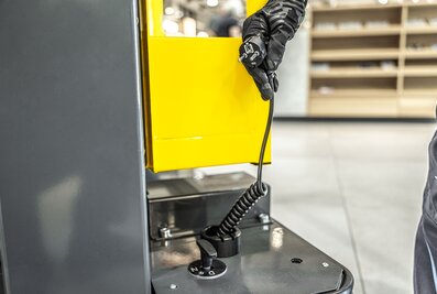 Im industriellen Umfeld ermöglicht der FlexxLift sicheres Arbeiten an hoch gelegenen Installationen und Anlagen. | © MUNK GmbH