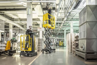 Die neuen FlexxLifte im Produktionseinsatz: Die mobilen Hubarbeitsbühnen unterstützen Wartungs- und Montagearbeiten auf unterschiedlichen Arbeitshöhen. | © MUNK GmbH